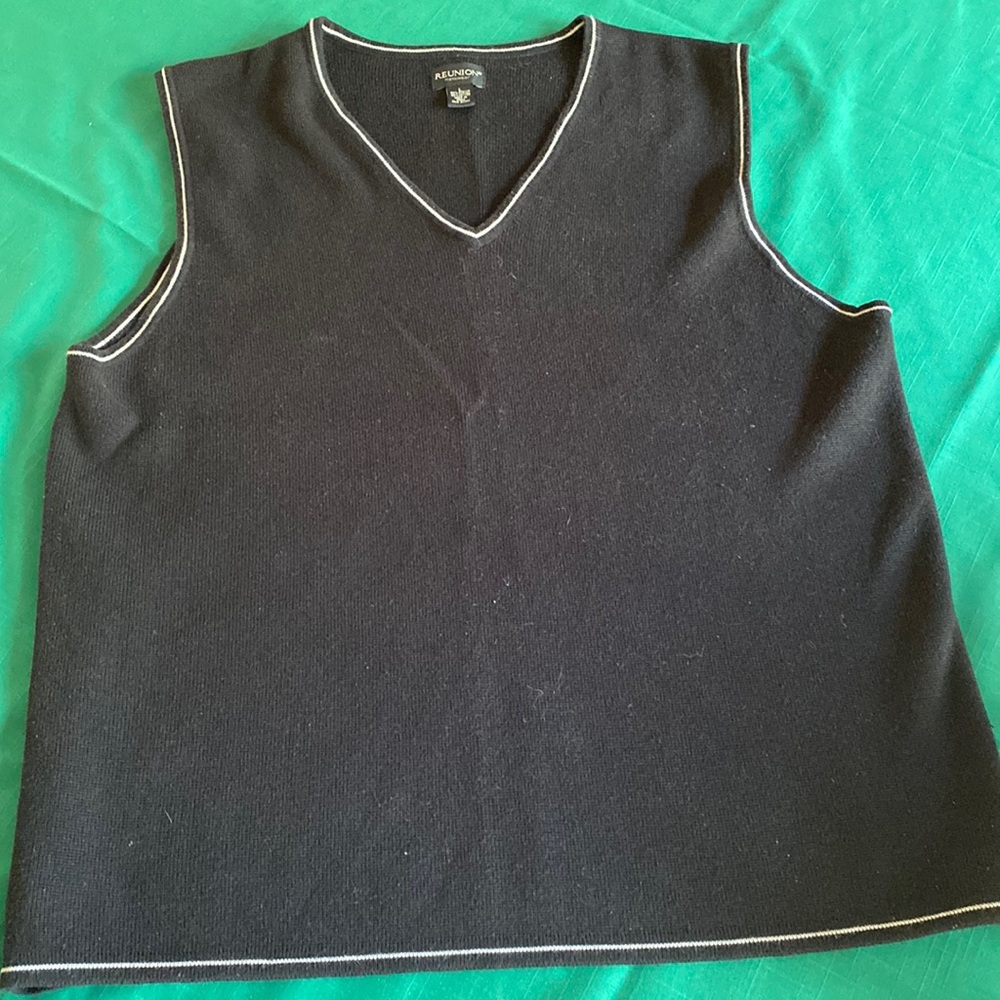 Reunion designer size large black V-neck sleeveless sweater for men